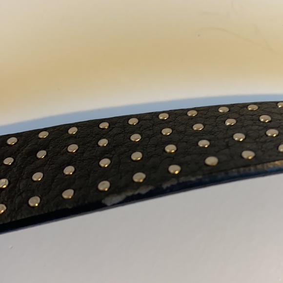 ✨NEW✨GUESS BLACK LEATHER STUDS. EARLY 2000's item - Picture 14 of 14